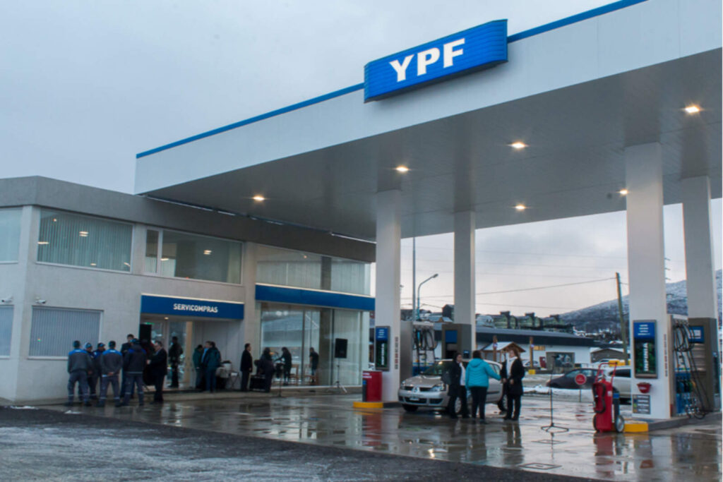 YPF marca récord histórico: supera el 60 % del mercado de combustibles en Argentina