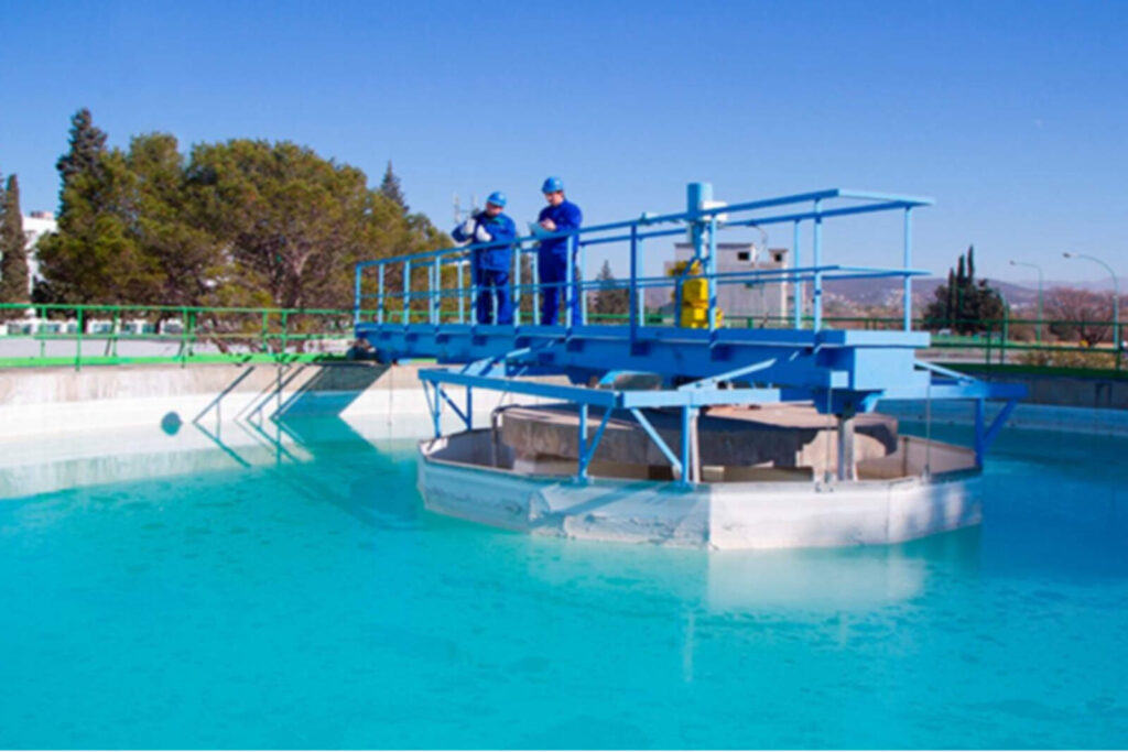 Córdoba traslada su voracidad fiscal al agua con aumentos automáticos en las tarifas