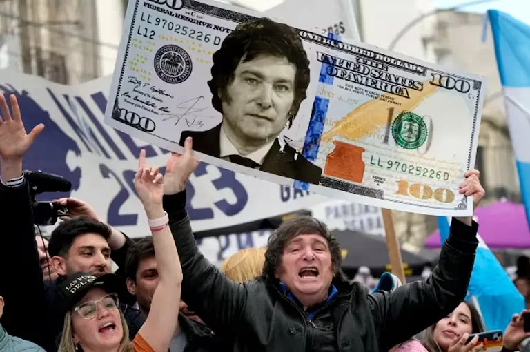 Los argentinos compraron más de USD 36.000 millones a un año del levantamiento del cepo cambiario